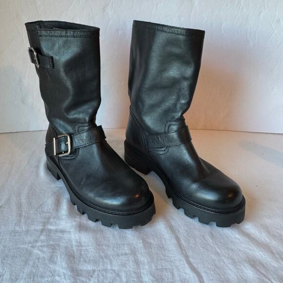 Steve Madden Women's Gleeson Leather Moto Pull On Boot 7 Black Buckles Edgy - Picture 3 of 13